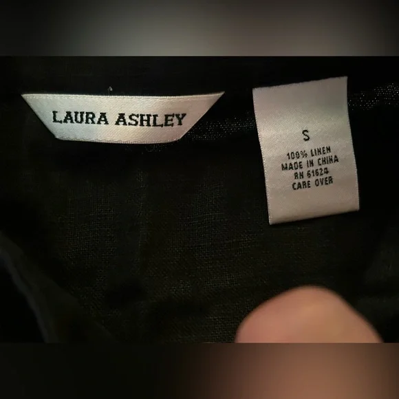Laura Ashley Top with button 100% Linen / Black/ Size S - Picture 5 of 7
